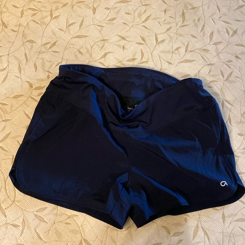 Gap fit maternity shorts with liner